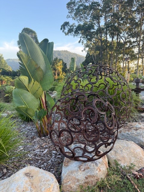 images/HORSESHOE BALL 3LEAF.jpg